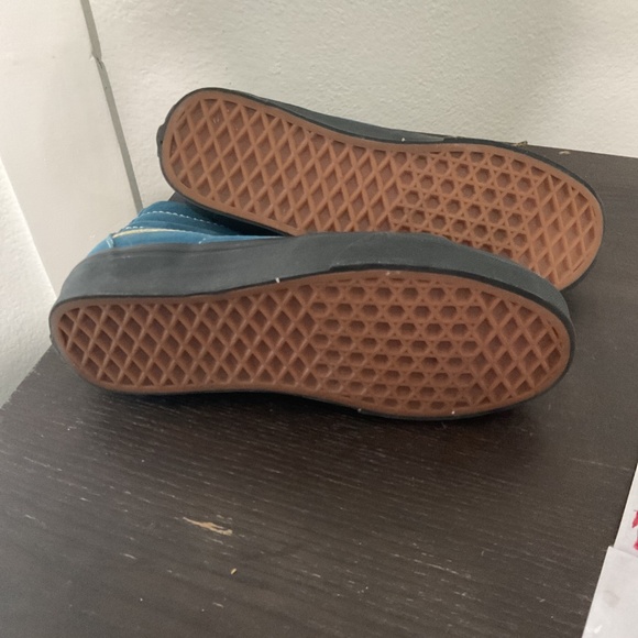 Vans - Picture 2 of 4